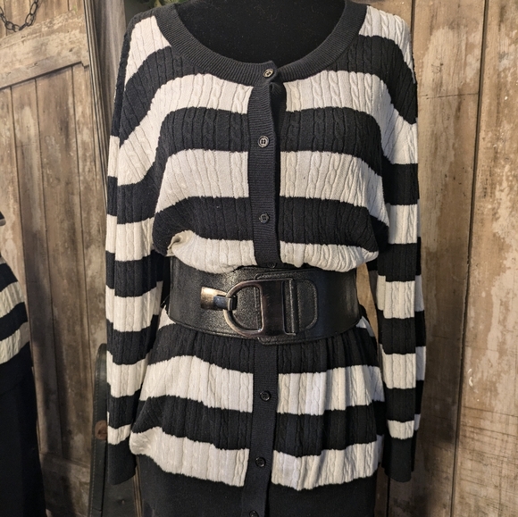 Nina Leonard button front sweater. XL - Picture 3 of 4